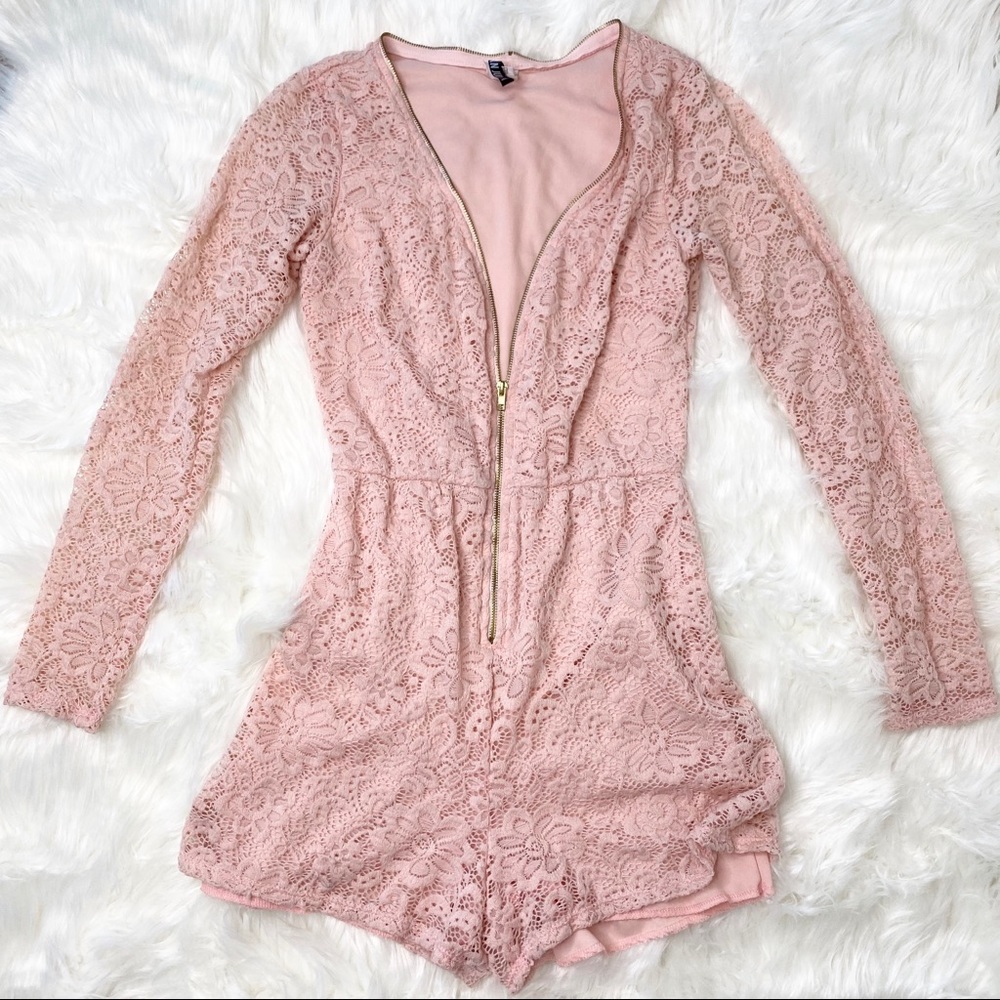 DEEP V LACE ROMPER